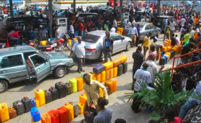 Nigerians queuing at fuel stations as government announces N45 per liter fuel tax from 2026 to promote clean energy